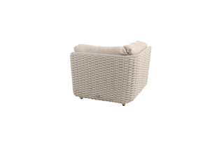 Das 4Seasons Lounge-Set Casanova Rope Latte von Zeo Living besteht aus einem Korbsessel mit beigen wetterfesten Kissen und einem eleganten Seildesign, Seitenansicht auf weißem Hintergrund.