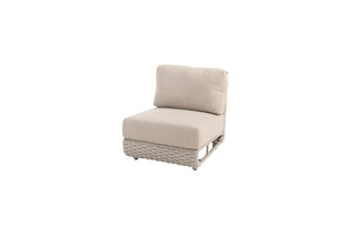 Entspannen Sie stilvoll mit dem 4Seasons Lounge-Set Casanova Rope Latte von Zeo Living. Dieser beigefarbene Loungesessel für den Außenbereich verfügt über eine schicke, mit Seilmuster gewebte Basis und wetterfeste Kissen, perfekt für jede Terrasse oder jeden Garten.