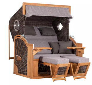 Entdecken Sie den DeVries Strandkorb Pure Seaside XXL steingrau D.466 von Zeo Living, einen geflochtenen Doppelstrandkorb aus robustem Teakholz und wetterbeständigem PE-Geflecht. Er umfasst Kissen, ausklappbare Fußstützen und einen Holzrahmen mit runden Seitenfenstern für das ultimative Entspannungserlebnis.