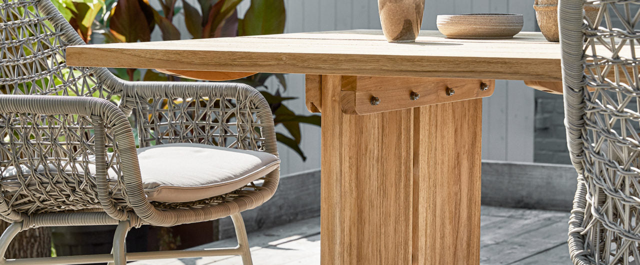 APPLE BEE Joie de Vivre Gartentisch Teakholz