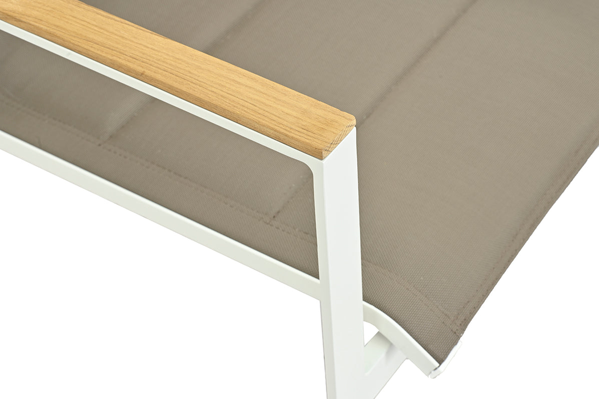 ZEO LIVING Chelsea Stapelstuhl Alu gepaddet weiß/coffee mit Teakarmleh